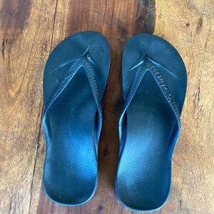 Archie’s woman’s flip flops, never worn, size 9
